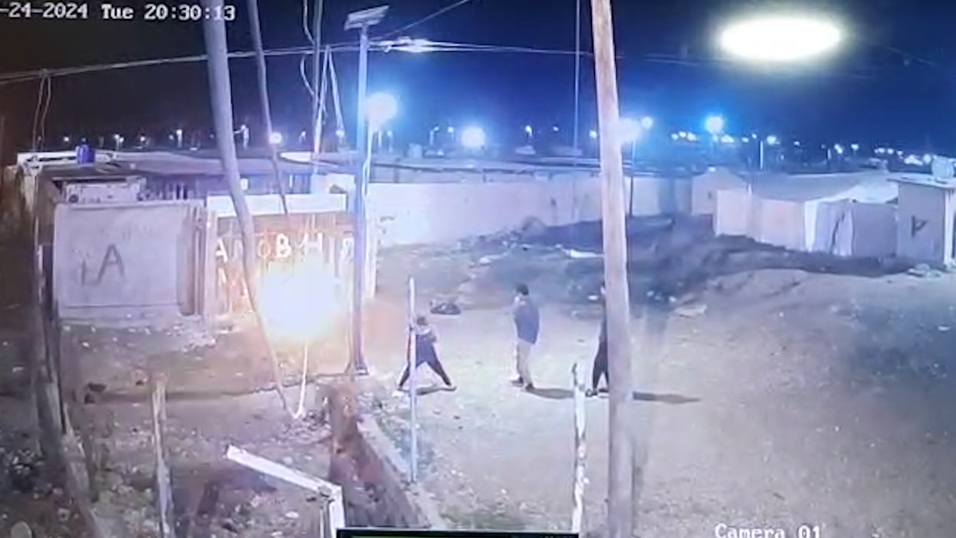 Responsables kurdos y expertos internacionales han lanzado una advertencia urgente sobre la situaci�n en los campos de Al Hol y Al Roj, en el noreste de Siria. Seg�n las autoridades de la Administraci�n Aut�noma Democr�tica del Norte y Este de Siria (DAANES), miles de ni�os est�n siendo formados como la nueva generaci�n de combatientes del Estado Isl�mico (IS), convirtiendo estos centros en aut�nticas "universidades" del extremismo,.