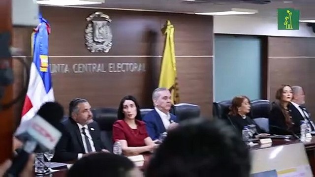 Presidente Luis Abinader y la primera dama Raquel Arbaje primeros en obtener la nueva cédula de identidad
