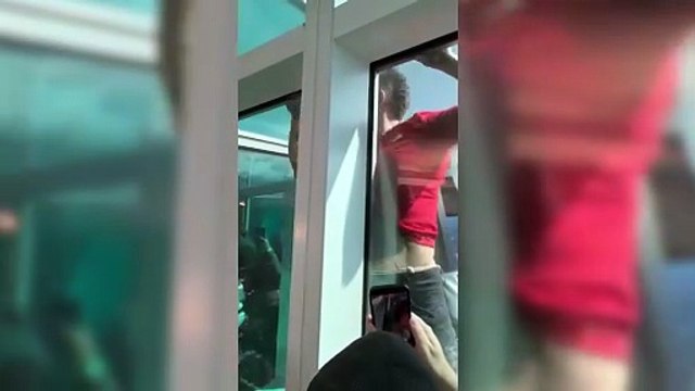 La hazaña de Alex Honnold: escaló el Taipei 101 sin cuerdas y se sacó una selfie a 508 metros