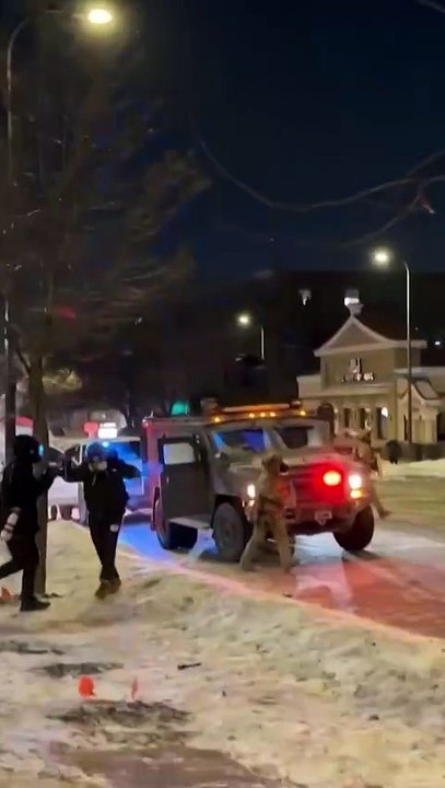 US security forces throw smoke bombs at anti-ICE protesters in Minneapolis