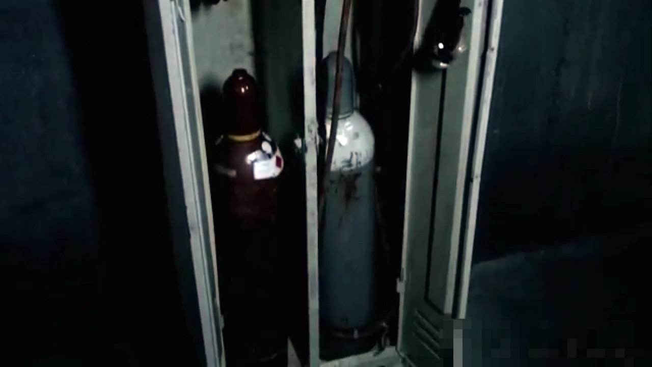 Man Escapes From a Vault and Realizes He’s the First Human on Earth