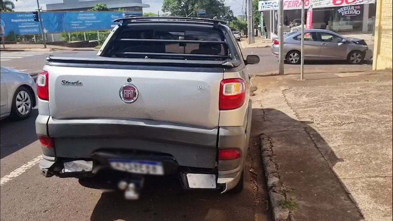 Honda City e Fiat Strada batem no cruzamento das Ruas Nereu Ramos e Recife, no Centro