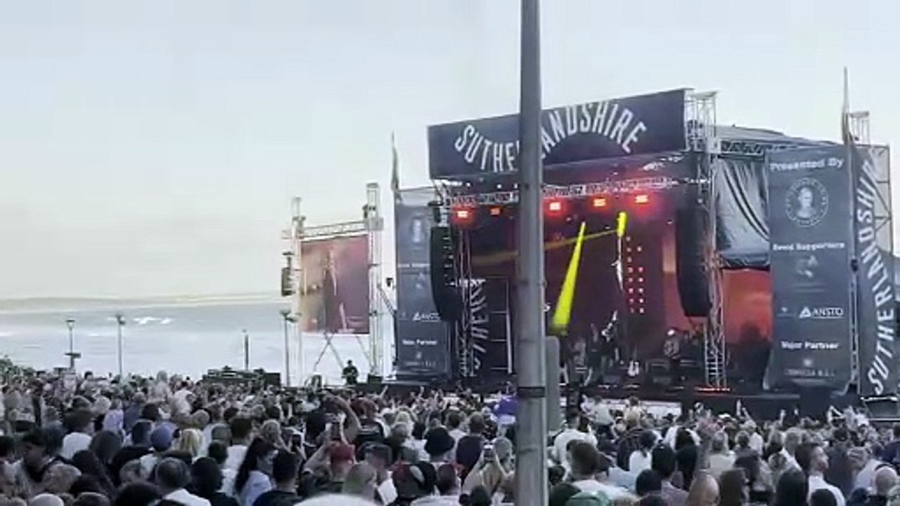 Dragon perform at the Cronulla Australia Day 2026 concert