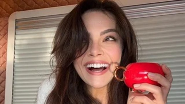 سينام أونسال تستعد لخبر سعيد وتكشف عن موقف طريف في المدينة البعيدة