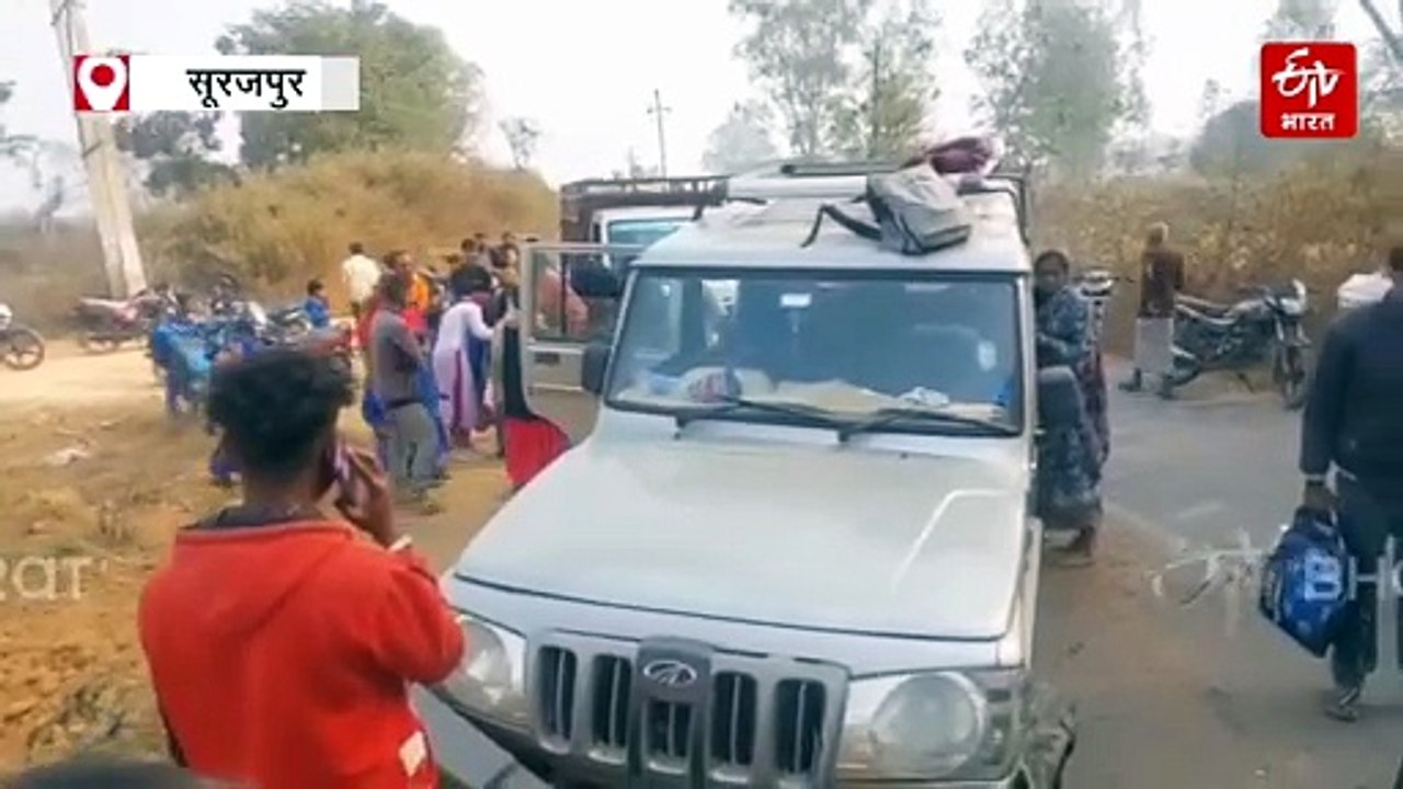 सूरजपुर में स्कूली बच्चों से भरी बोलेरो और कार...