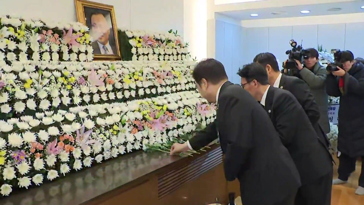 이해찬 전 총리 빈소 추모 발길 이어져..."민주주의 다짐" / YTN