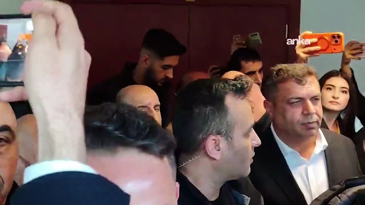 Aziz İhsan Aktaş duruşma salonuna 15 korumayla geldi. Aktaş, “Adalet mülkün temelidir kaçmadım söylediklerimi tekrarlayacağım” dedi.