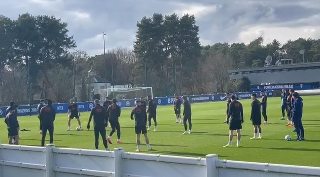 VIDEO FCIN1908 / Inter in campo, inizia il torello: Sucic 'anticipa' Thuram