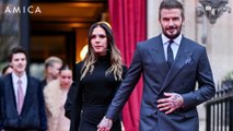 Victoria Beckham alla cerimonia a Parigi: armonia madre-figlia