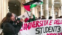 Torino, collettivi universitari in presidio: 