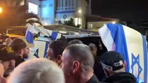Cientos de israelíes reciben con honores el cuerpo de su último rehén, el 