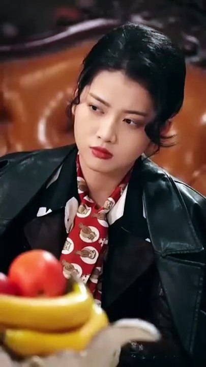 At an auctionshe reunites withher childhood friendnow powerfulshe buys him and makes him her lover