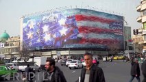 Las calles de Teherán se llenaron de vallas publicitarias representando un ataque al portaviones estadounidense