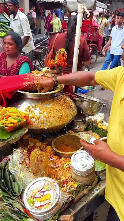 The Indian Street Curry Everyone Is Waiting In Line For!