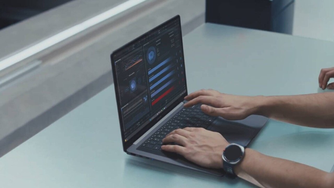 Starke Leistung im schlanken Design: Das Galaxy Book6 Pro sieht fast wie ein MacBook aus – mit Windows