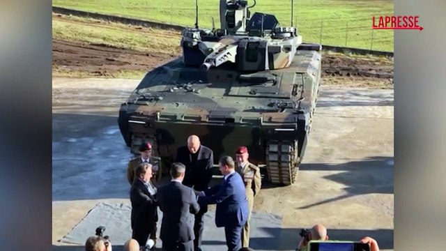 La cerimonia di consegna dei carrarmati Lynx realizzati dalla Joint venture Leonardo-Rheinmetall