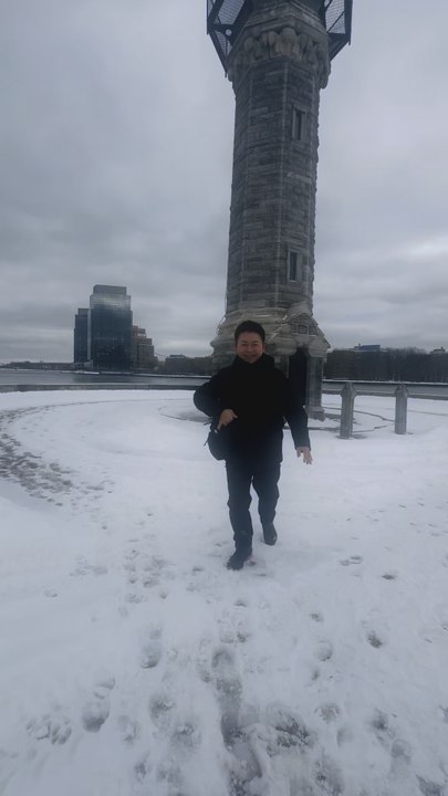 Nelson Wang was playing in the snow at Roosevelt Island Lighthouse Park. This video was shot on January 26, 2026.