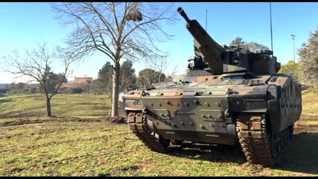 Consegna del veicolo corazzato Lynx all'Esercito Italiano