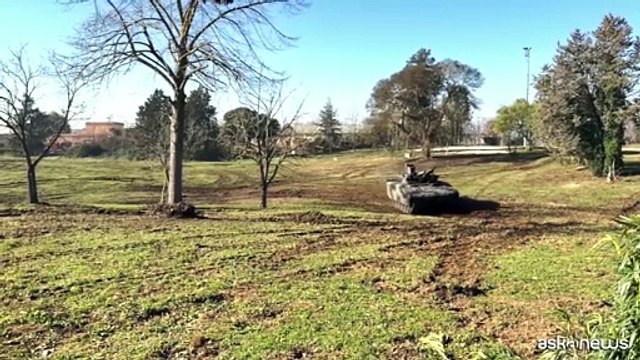 Consegna del veicolo corazzato Lynx all'Esercito Italiano