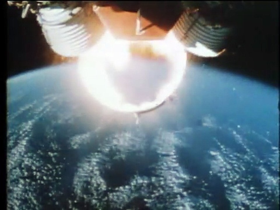 Jupiter Moon - 028 Harriet tries to persuade Jean-François to go to Mars.