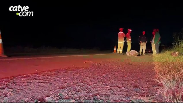 Saída de pista seguida de capotamento deixa quatro feridos na BR-163, em Cascavel
