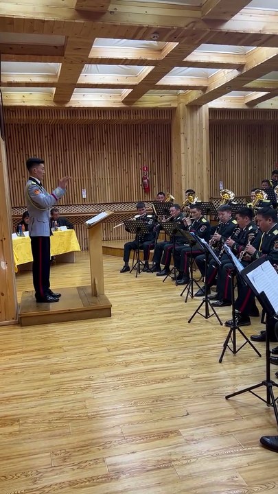 Амгаланболд, Б. 5.Марш Танкистов : (Уран бүтээл...