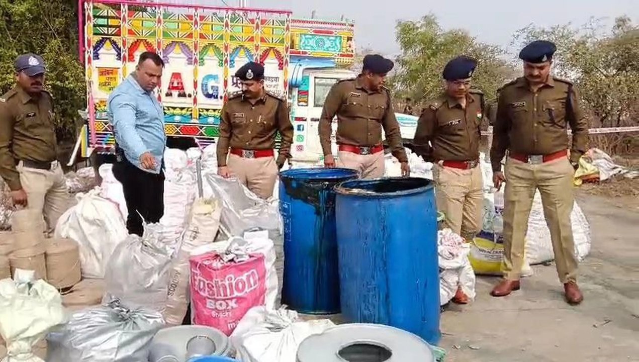 बंद क्लब हाउस में पटाखे की अवैध फैक्ट्री, बारूद इतना दो किमी तक दहल जाता इलाका, 2 टन विस्फोटक जब्त