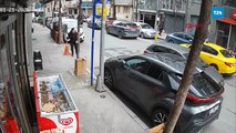 İstanbul’da sürücüsünün fren yerine gaza bastığı otomobil kuaför dükkanına girdi