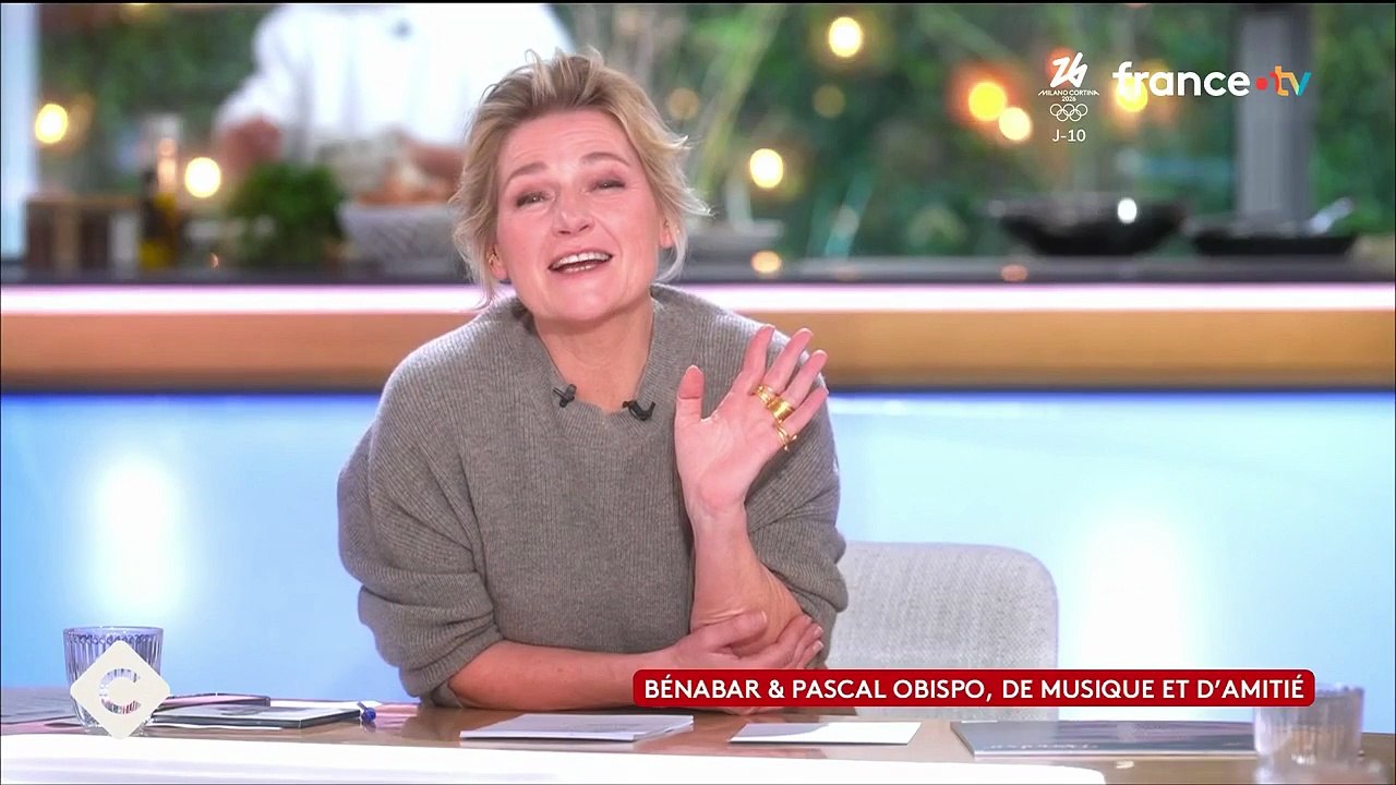 Anne-Elisabeth recevait mardi 27 janvier Pascal Obispo dans "C à vous". L'occasion de lui rappeler une de leurs premières rencontres, plutôt chaotiques.