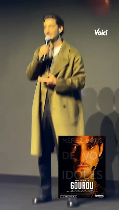 @pierreniney se confie sur Gourou, en salle aujourd’hui Dans Gourou, Pierre Niney incarne Matt, le coach en développement personnel le plus suivi de France. Dans une société en quête de sens où la réussite individuelle est devenue une religion, il promet