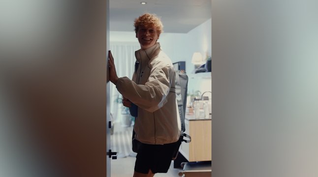 Dal bagno mattutino alla cena, passando per palestra e campi: la giornata tipo di Jannik a Melbourne