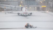US Airlines Cut More Flights, Brace for Another Storm