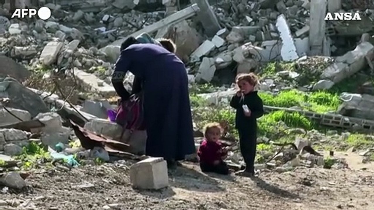 Gaza, scene di "vita quotidiana" fra tendopoli e macerie ovunque