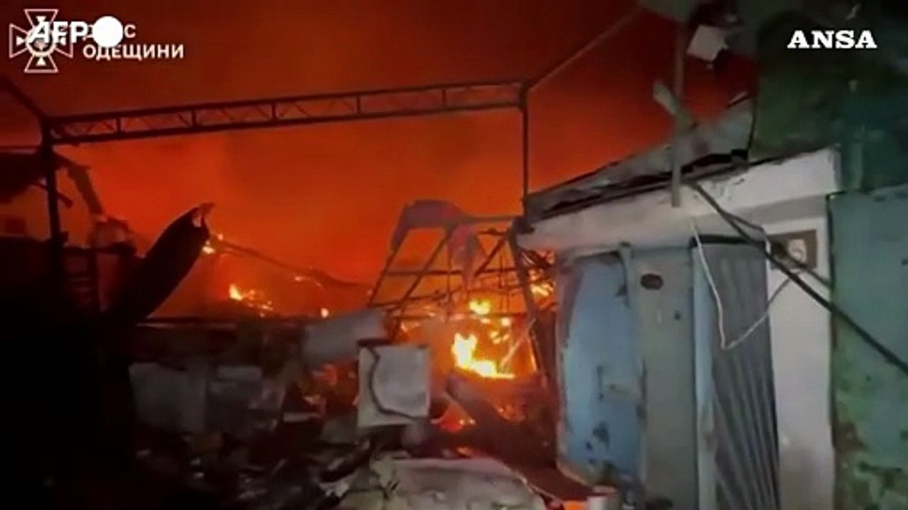 Ucraina, altra notte di diffusi attacchi russi con missili e droni