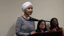 Un hombre asalta a Ilhan Omar, una congresista de Minnesota señalada por Trump