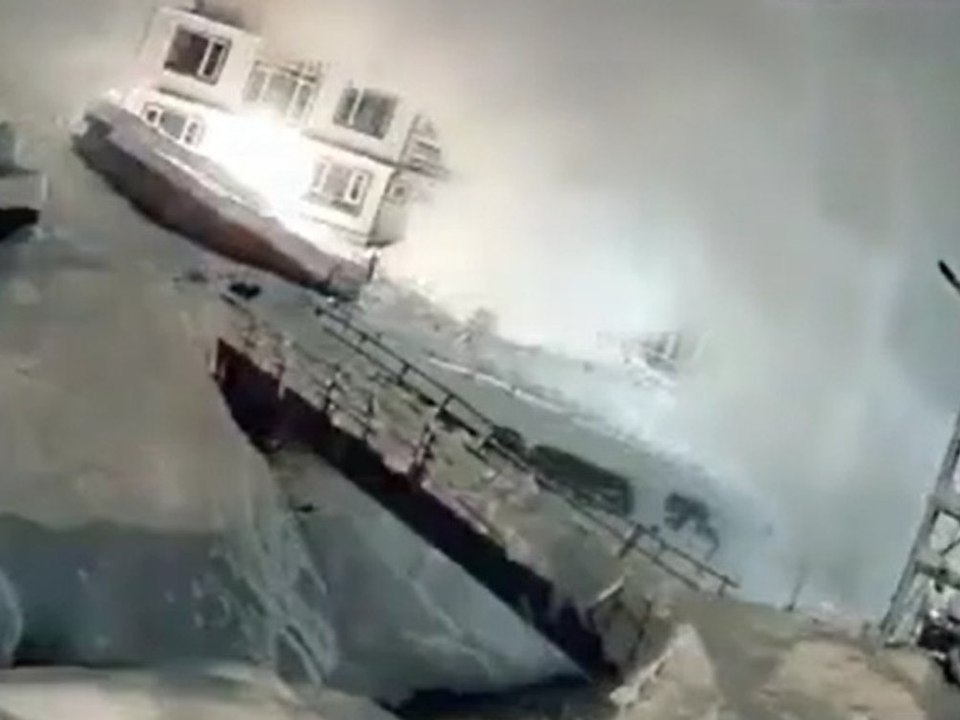 Bis zum dritten Stock: Lawine begräbt Häuser unter sich