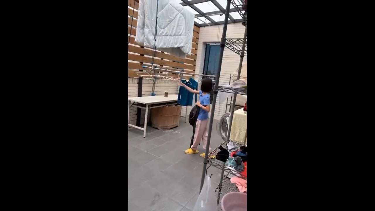 Child startled while hanging laundry in Taiwan, China