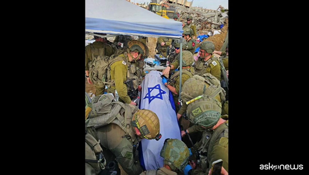 Israele saluta l'ultimo ostaggio, a Tel Aviv una grande cerimonia
