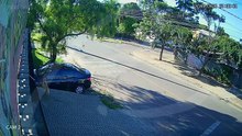 Homem invade casa no Ganchinho, fica 30 minutos e vai embora com carro, duas televisões e celular