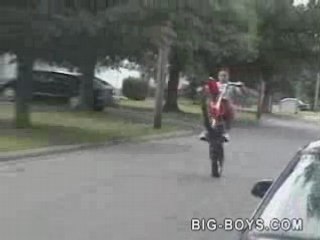 Regis racle le bitume en moto ! [bike crash]