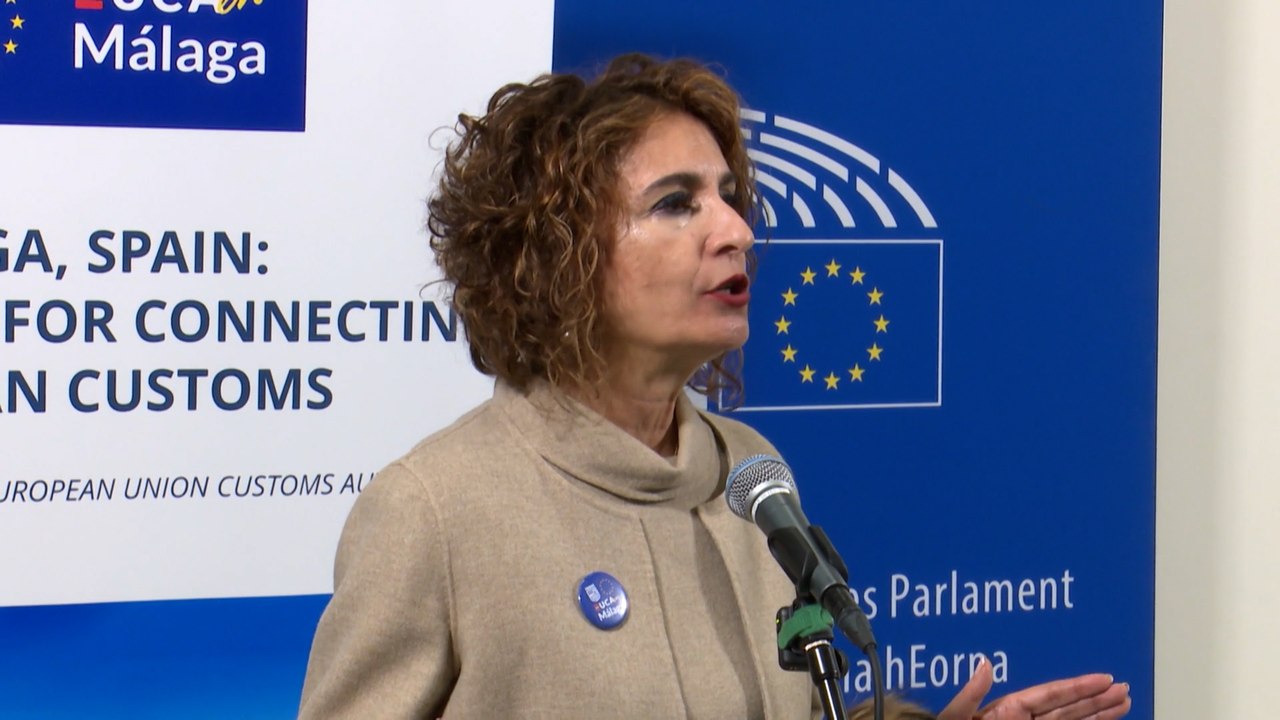 Montero llama "irresponsable" al PP por votar en contra de la revalorización de las pensiones