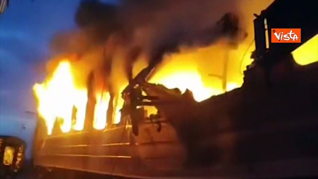 Guerra in Ucraina, droni russi colpiscono un treno passeggeri vicino a Kharkiv