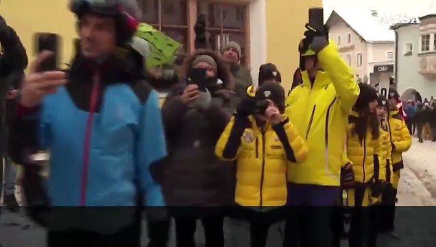 Milano Cortina, la fiaccola olimpica saluta la Val Gardena