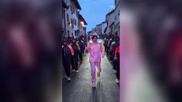 Feltre, gli attori di Heated Rivalry diventano tedofori a Feltre