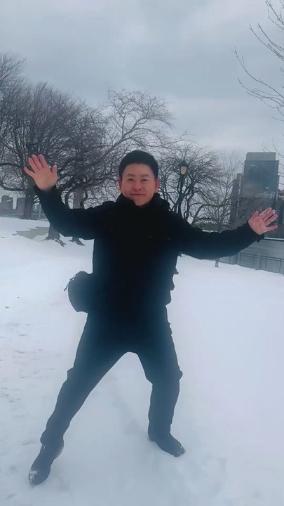 After the heavy snowfall, on Roosevelt Island, resident Nelson Wang was enjoying the scenery. This video was captured on January 26, 2026.