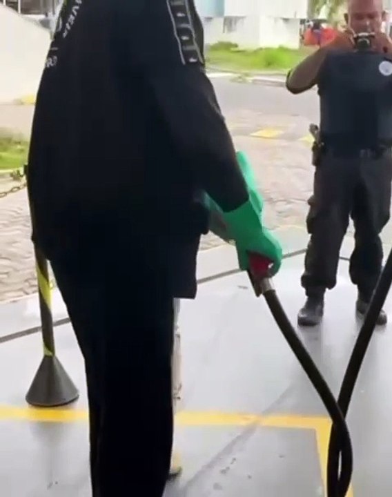 Postos de combustíveis da RMS são investigados por suspeita de adulteração de combustíveis; veja