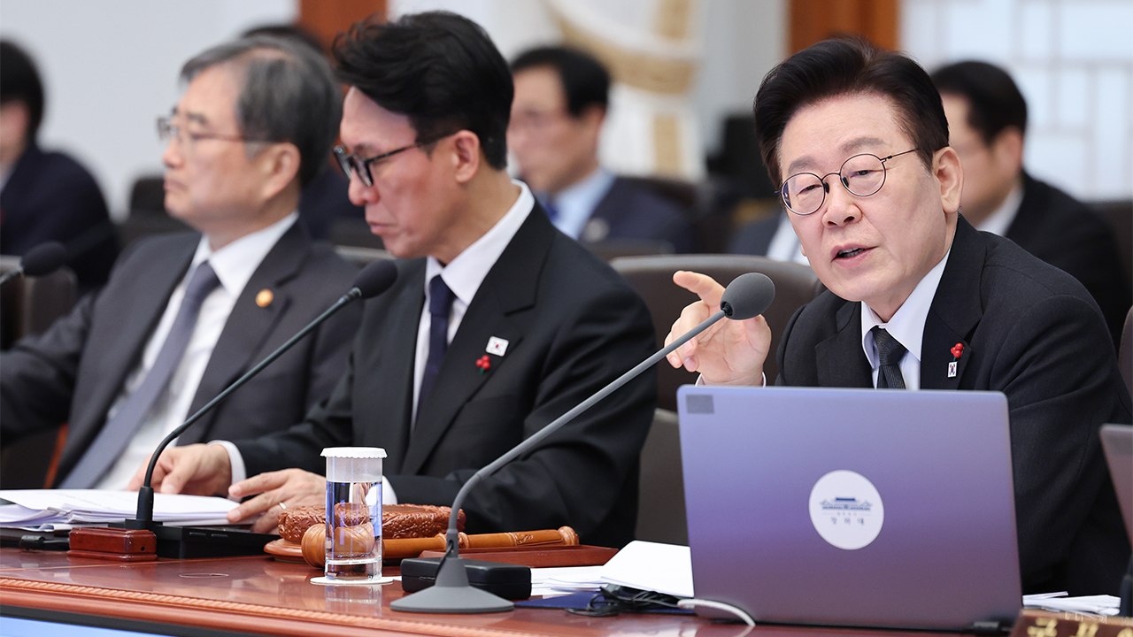 이 대통령 "'설탕세 시행 비난'은 여론 조작 가짜 뉴스" / YTN