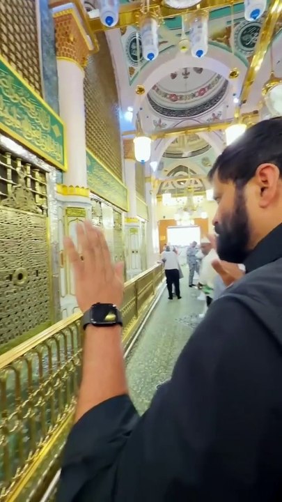 🤲🕋 Introducing the "VitaWear SmartBand," a next-generation wearable gadget
