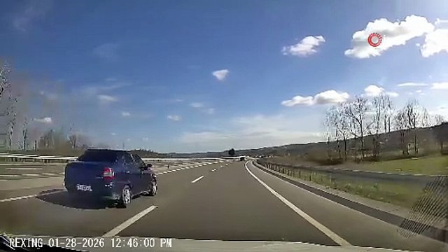 Şerit ihlali yaparak araçların dibinden geçti: Kazaya davetiye çıkaran sürücü canları hiçe saydı