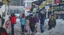 Manali Snowfall: भारी बर्फबारी से ढकी वादियां, देखें...
